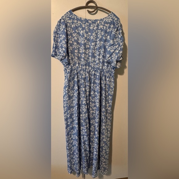 Bloomchic Flutter Sleeve Ditsy Floral Pocket Split
Maxi Dress - Picture 3 of 3